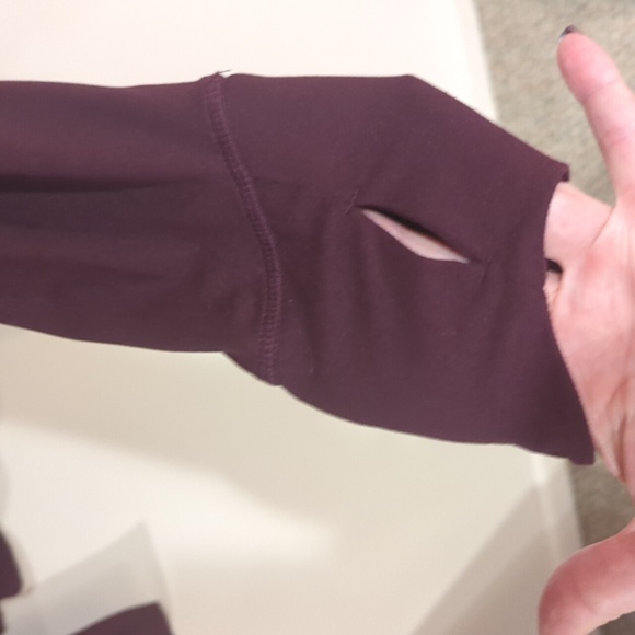 Reebok lightweight hoodie, Size M - Picture 4 of 9